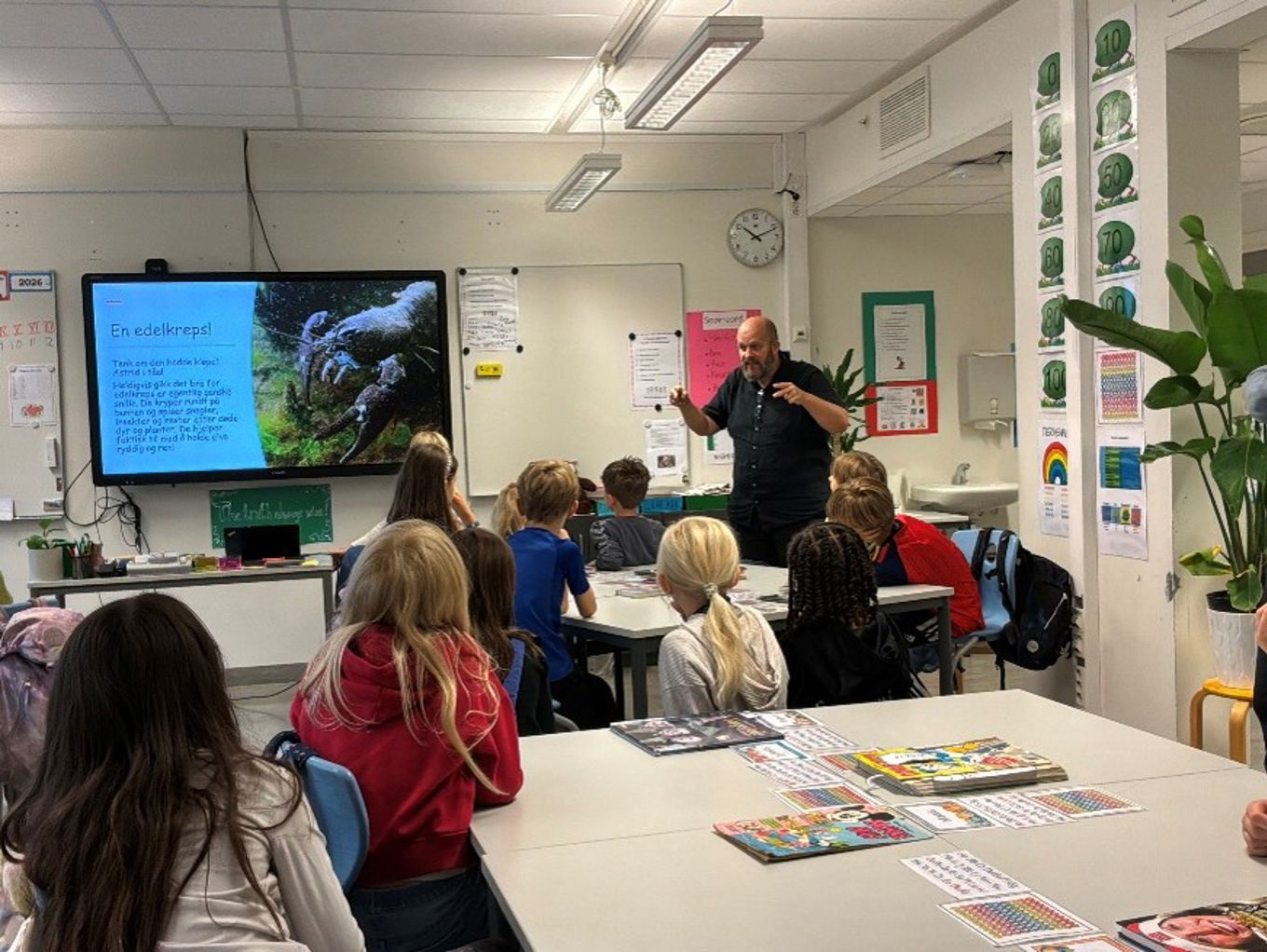 en person som underviser i en klasse