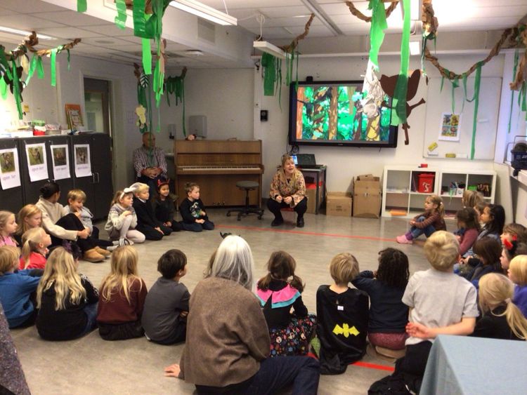 en person som underviser en klasse