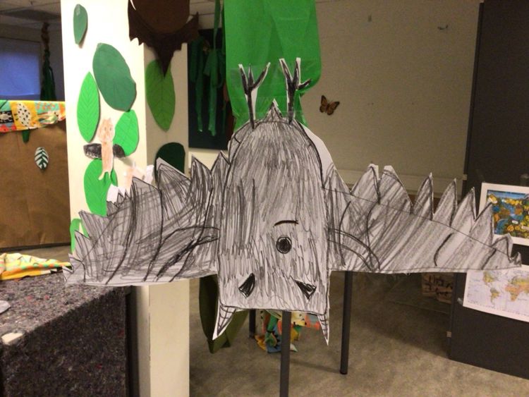 En skulptur av en drage