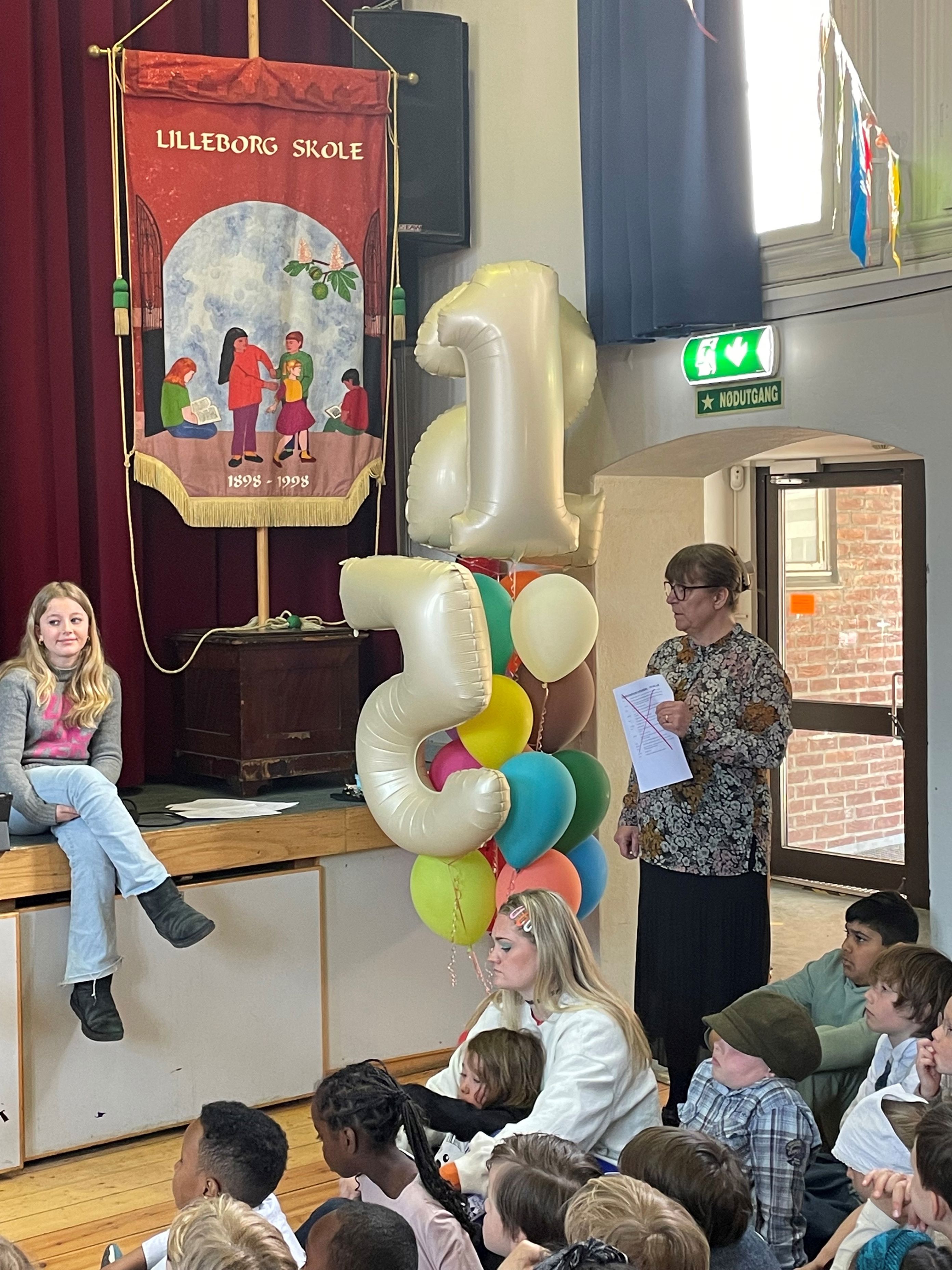 Foto: Mange flinke som holder i trådene.. Jubileumsfeiring